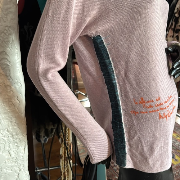 Light pink sweater with denim stripe and French graffiti - Picture 6 of 7